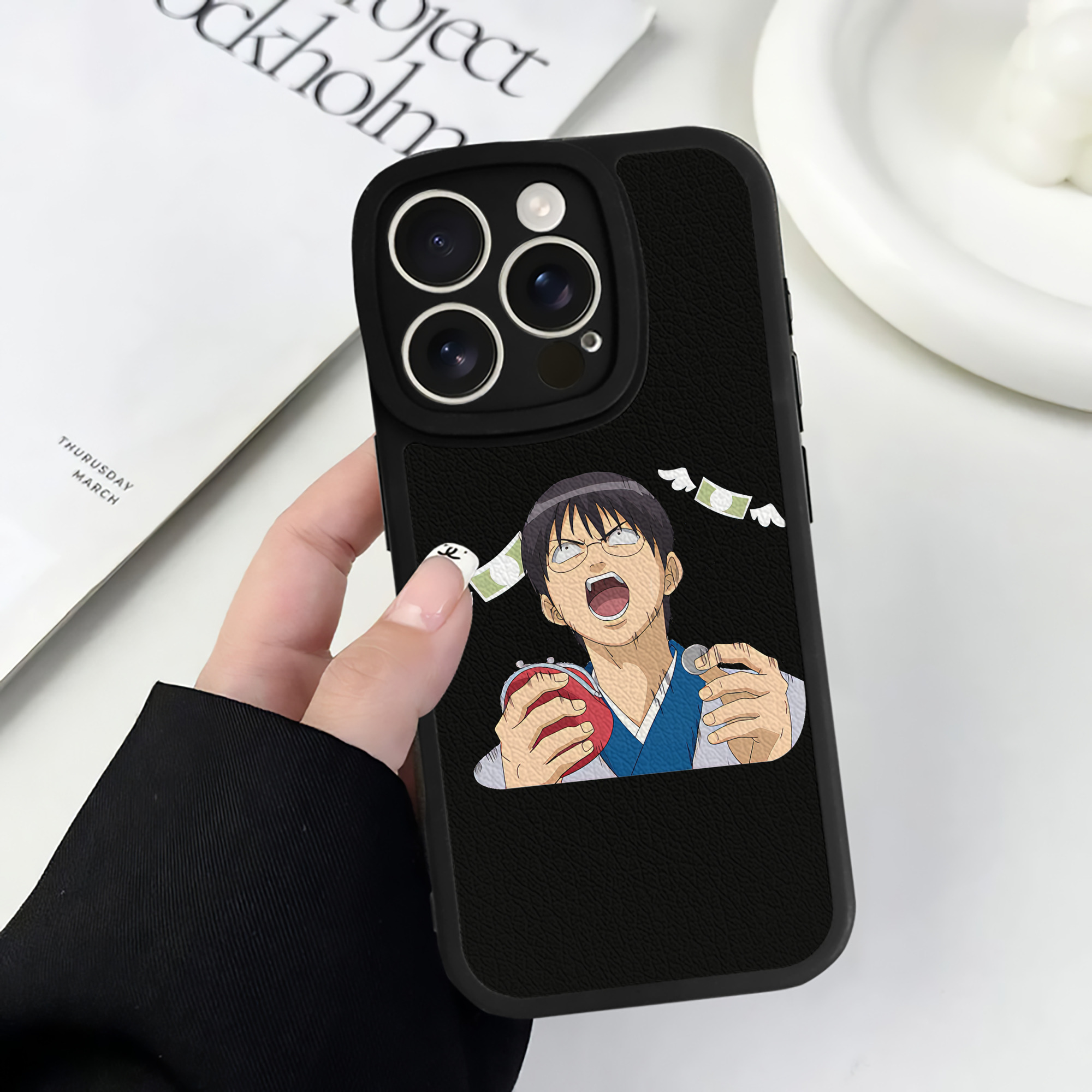 （画像用） ぎんたま 坂田銀時（さかたぎんとき） 神楽 志村新八（しむら しんぱち） GINTAMA Sakata Gintoki Kagura Shimura Shinpachi 【iPhone 16シリーズ対応】シリコンスマホケース（レザー調） 材質：シリコン
